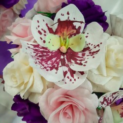 Lumânări cu orhidee (florile sunt din hârtie)